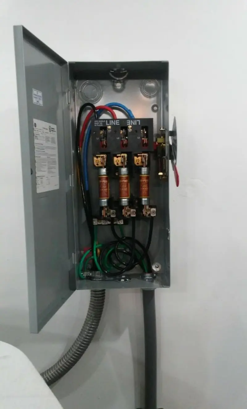 Three-phase disconnect switch installed for Smoke Detector Installation in Guadalupe